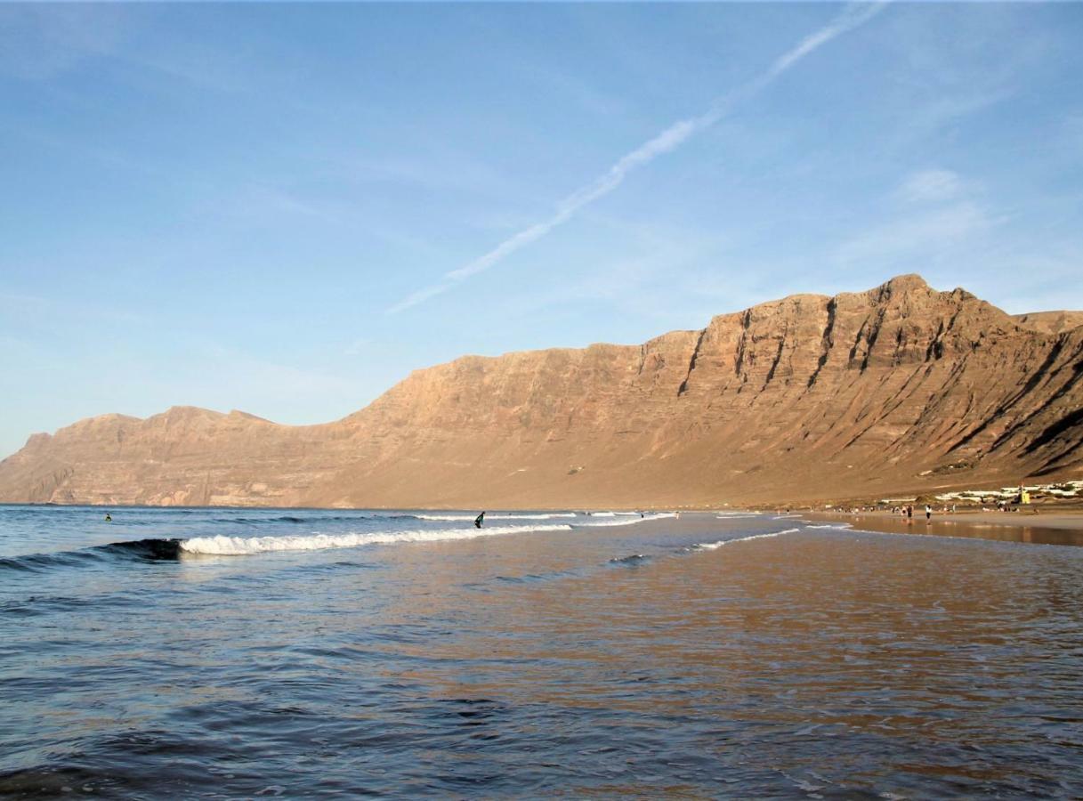 Canaryislandshost L Surf Lanzarote Famara Exterior photo