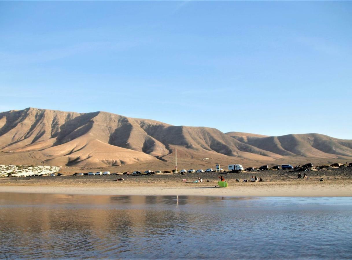 Canaryislandshost L Surf Lanzarote Famara Exterior photo